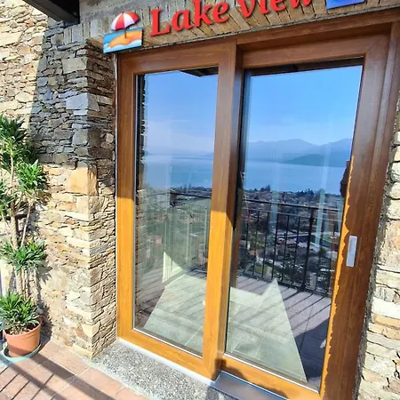 Sole & Lago-lake Maccagno
