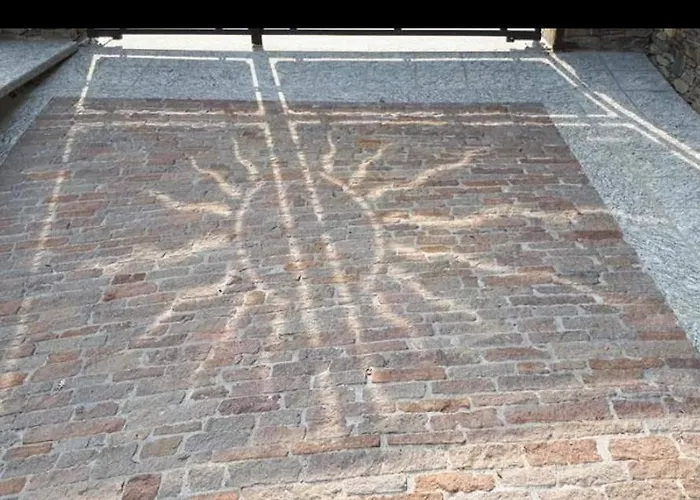 Sole & Lago-lake Maccagno