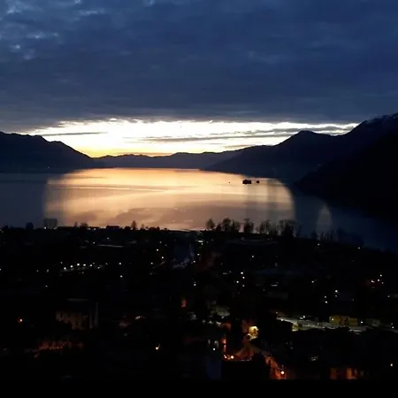 Sole & Lago-lake Maccagno