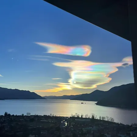 Sole & Lago-lake Maccagno