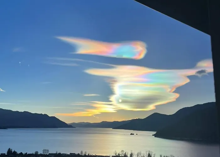 Sole & Lago-lake Maccagno