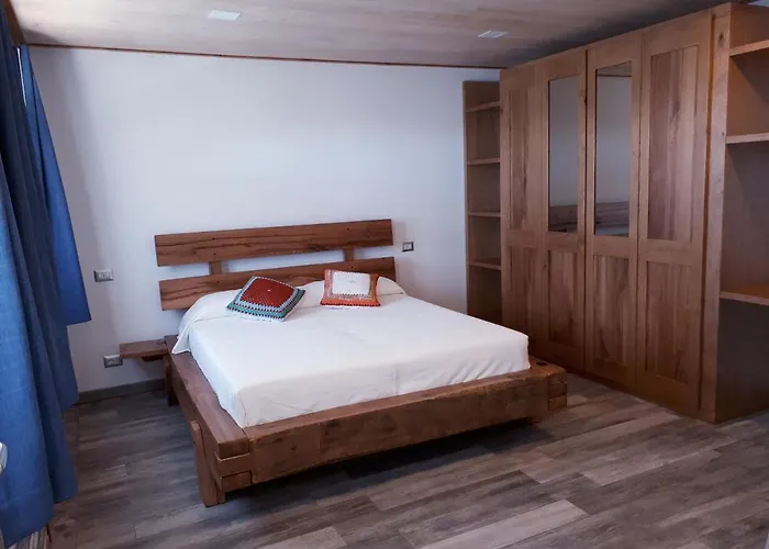 Sole & Lago-lake Maccagno